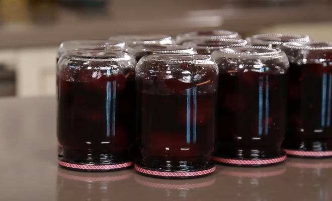 Маринованные сливы с косточками на зиму в банках рецепт