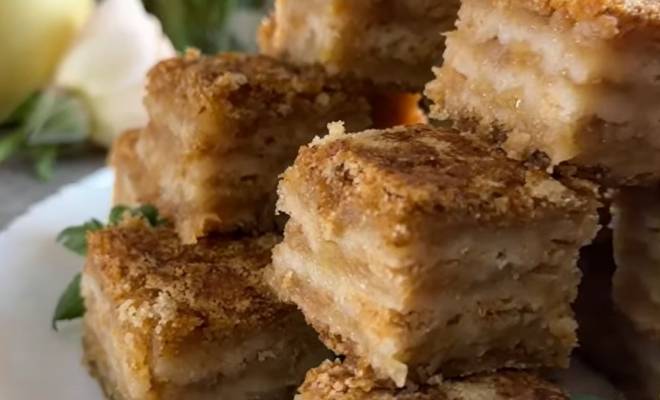 Насыпной пирог с яблоками и манкой без теста рецепт