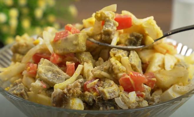 Салат с баклажанами, помидорами, яйцами и яблоком рецепт