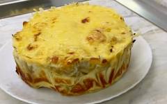 Мясной пирог в лаваше с сыром и сметаной в духовке