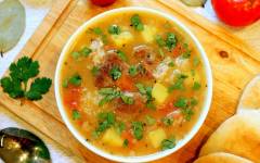 Суп харчо с мясом, помидорами и рисом