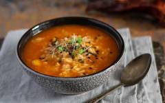 Пряный томатный суп с рисом и чечевицей