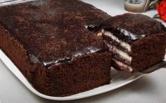 Шоколадный Торт "Поль Робсон" с вишней и кремом пломбир