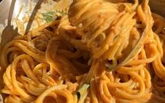 Паста спагетти с запеченными помидорами и чесноком
