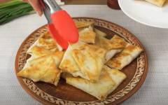 Ленивые Чебуреки из лаваша с сыром на сковороде
