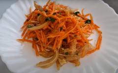 Салат из свиных ушей с корейской морковкой