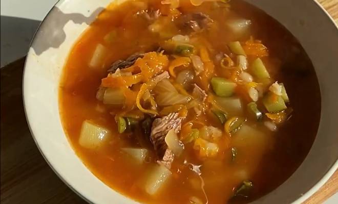 Суп Рассольник с перловкой, солеными огурцами и говядиной рецепт