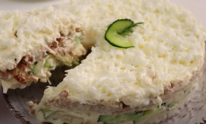 Салат с консервированным тунцом, рисом и свежим огурцом | Простые кулинарные рецепты с фотографиями