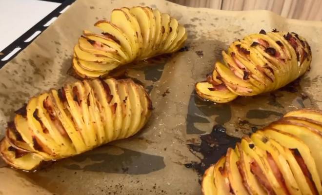 Видео Картошка гармошка с беконом в духовке рецепт