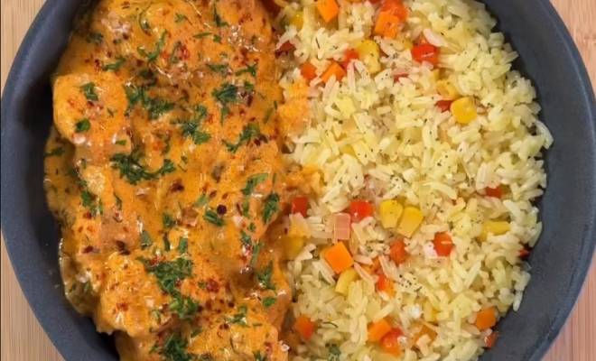 Видео Курица с рисом в томатно сливочном соусе рецепт