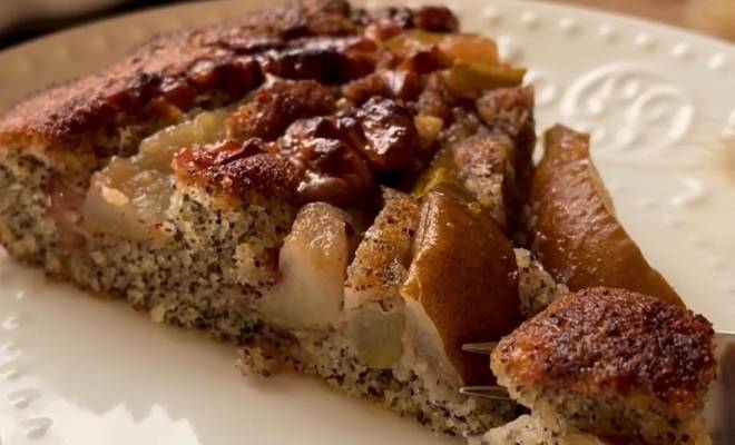 Видео Ароматный пирог с карамелизованными грушами и орехами рецепт