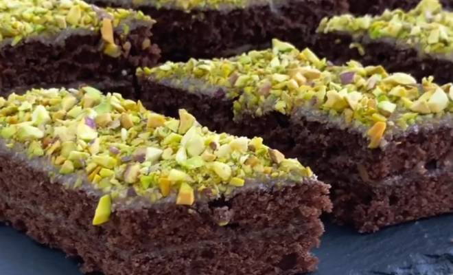 Видео Шоколадный пирог с фисташками рецепт