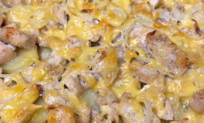 Видео Запеканка с картофелем, курицей и сыром в духовке рецепт