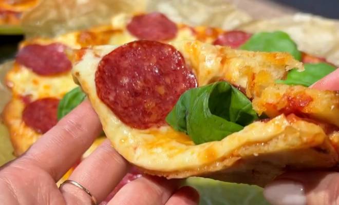 Видео Домашняя пицца в духовке из дрожжевого теста рецепт