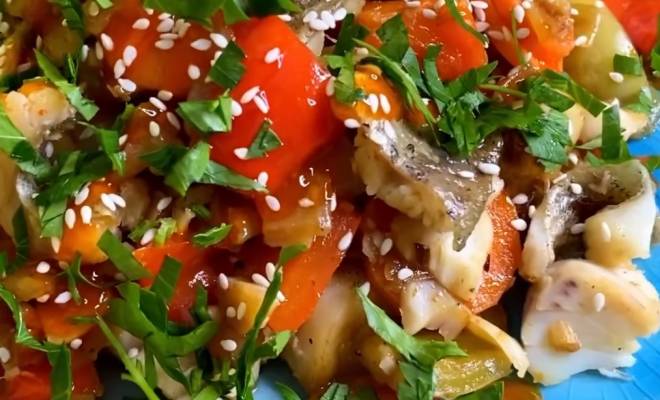 Рыба минтай с овощами и острым соусом рецепт