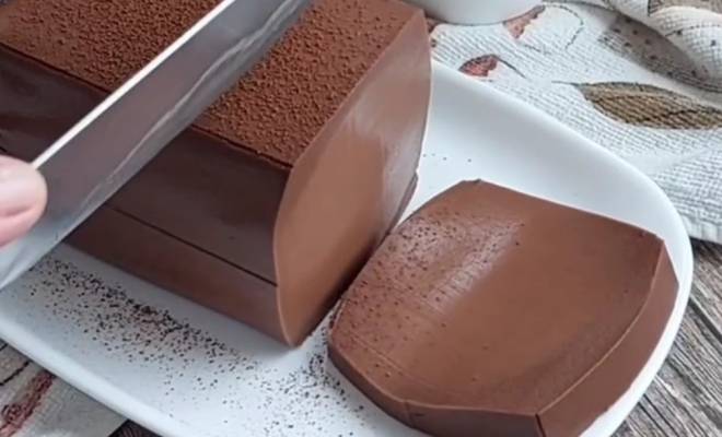 Видео Шоколадный десерт с желатином и молоком без выпечки рецепт