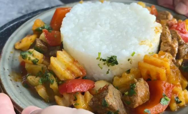 Видео Картошка с мясом и овощами на сковороде рецепт