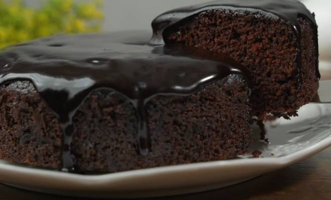 Шоколадный пирог с манкой и глазурью рецепт