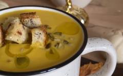 Тыквенный крем суп с перцем со сливками