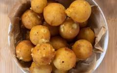 Картофельные шарики из пюре во фритюре на сковороде
