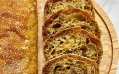 Цельнозерновой тыквенный хлеб с оливковой пастой