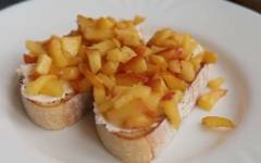 Бутерброды Тосты с яблоками и творожным сыром