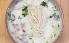 Суп Том Кха с курицей и грибами
