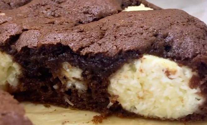 Шоколадный пирог с творожно кокосовыми шариками рецепт