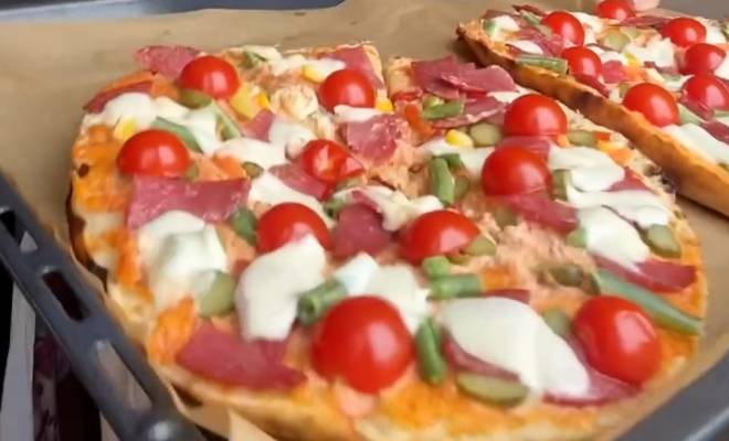 Видео Пицца на толстом лаваше в духовке рецепт