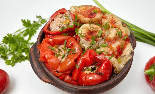 Голубцы из капусты и Перец с Мясом в томатной зажарке рецепт