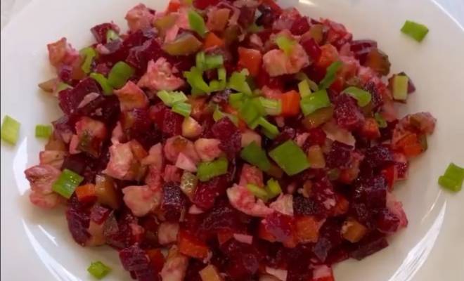 Мясной винегрет с курицей, соленым огурцом и свеклой рецепт