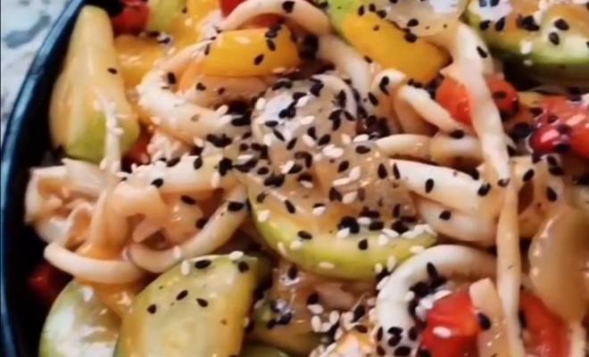 Видео Щупальца кальмара в соусе устричном с овощами рецепт