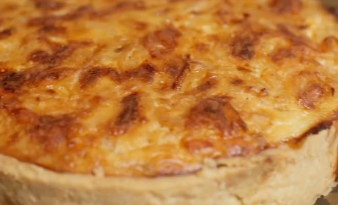Видео Луковый пирог с сыром рецепт
