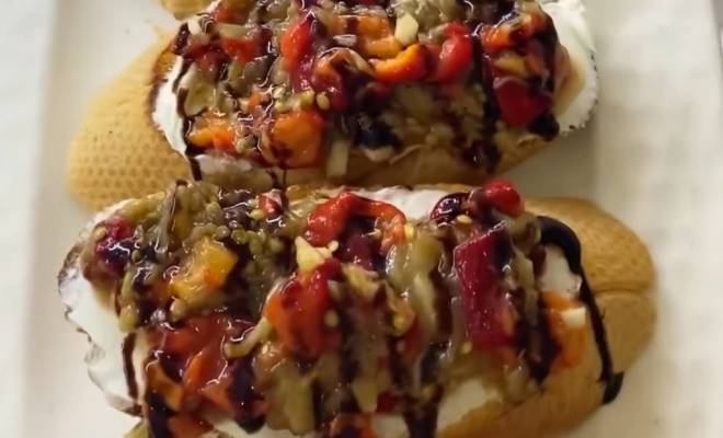 Бутерброд брускетта с баклажанами, перцем и творожным сыром рецепт