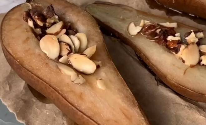 Видео Запеченные груши в духовке с орехами рецепт