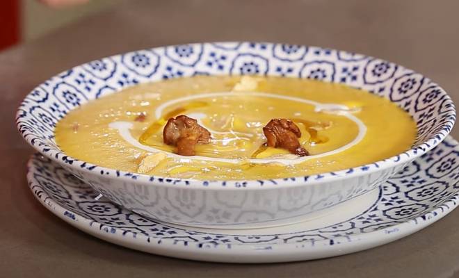 Тыквенный крем суп со сливками, помидорами и луком рецепт