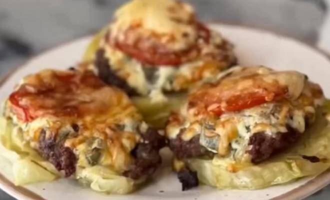 Видео Фарш с капустой и помидорами в духовке рецепт