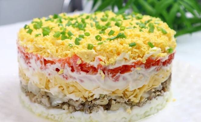 Салат «Мимоза» с сыром и сливочным маслом — рецепт с фото