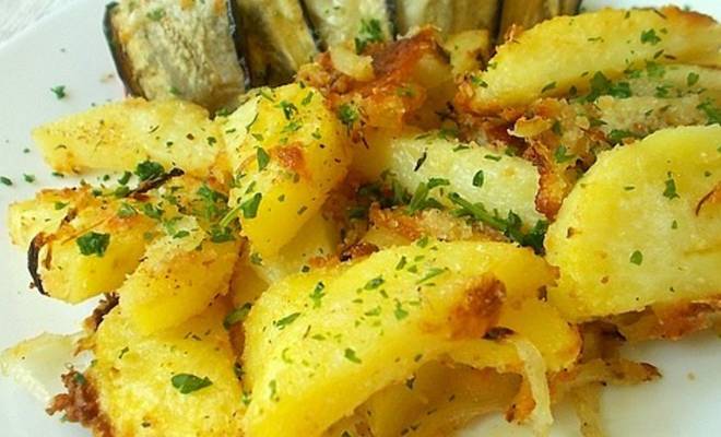 Запеченный картофель с луком и сыром в духовке рецепт