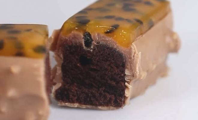 Видео Шоколадные пирожные финансье с маракуйей рецепт
