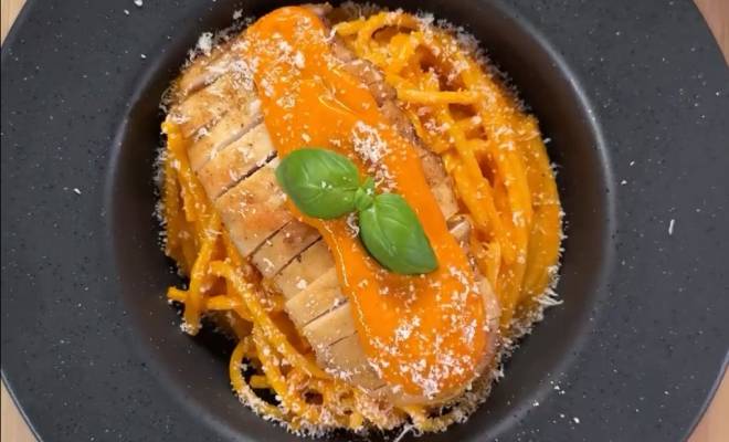 Видео Паста Спагетти с Курицей в томатном соусе рецепт