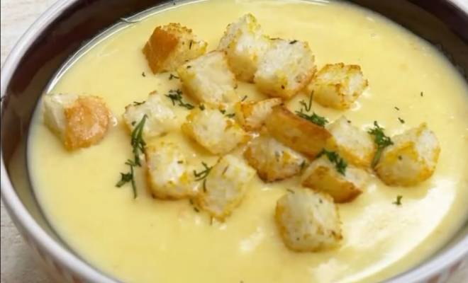 Сырный суп с курицей, плавленным сыром, морковкой и картошкой