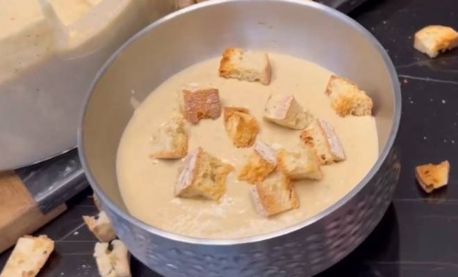 Быстрый домашний грибной крем-суп из шампиньонов с курицей и пряностями