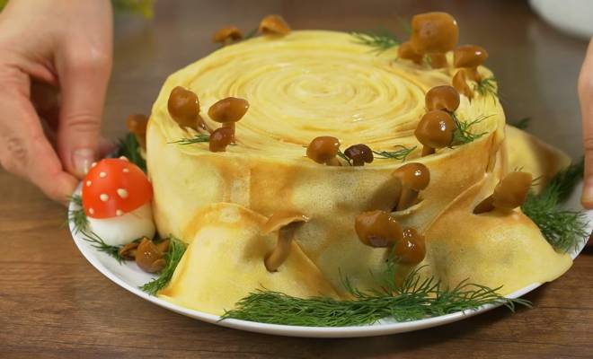 Видео Блинный салат пенек с грибами опятами рецепт
