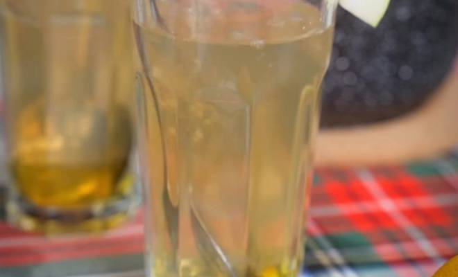 Видео Коктейль с грушей, лимоном, имбирем и медом рецепт