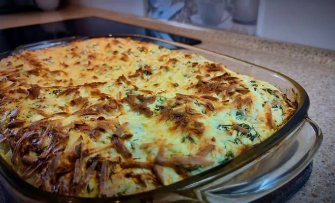 Видео Пирог из лаваша, творога, яиц, сыра, зелени и молока рецепт