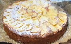 Пирог шарлотка с яблоками, ванилином и разрыхлителем