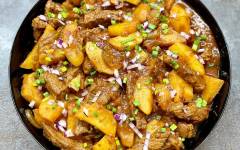 Азу по татарски из говядины и картошки с солеными огурцами