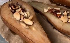 Запеченные груши в духовке с орехами