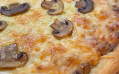 Грибная Пицца с сыром и сливками
